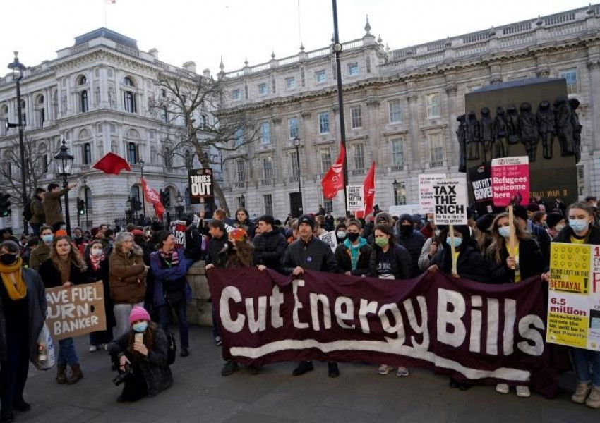 Британци протестираха срещу рязкото поскъпване на цените и невижданата от години инфлация
