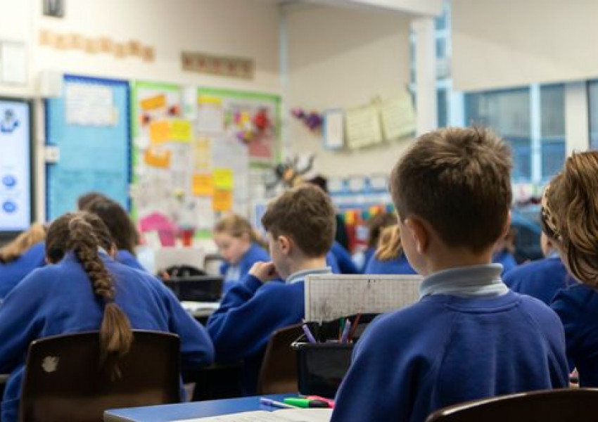 Родители във Великобритания поискаха да се затворят училищата до Коледа