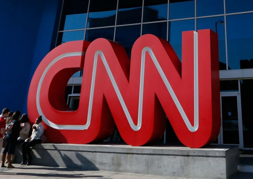 "CNN" започна да уволнява неваксинираните си служители. 