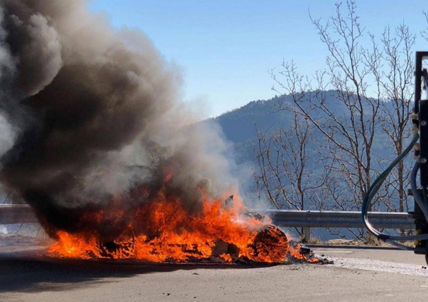 Кола на водещите на "Топ Гиър" пламна като факла по време на снимки