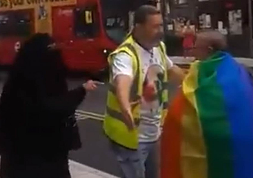 Жена в хиджаб атакува участници в гей Прайд в източен Лондон