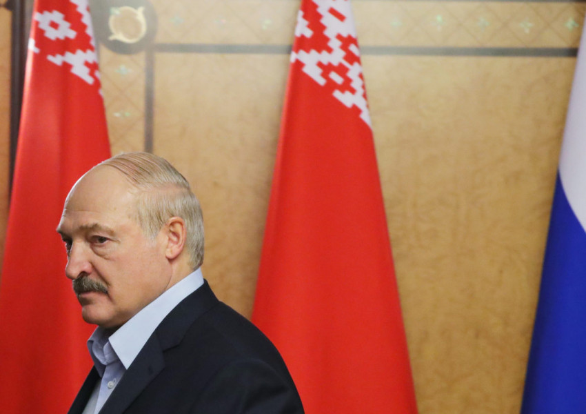 Беларус затваря границите си за чужденци.