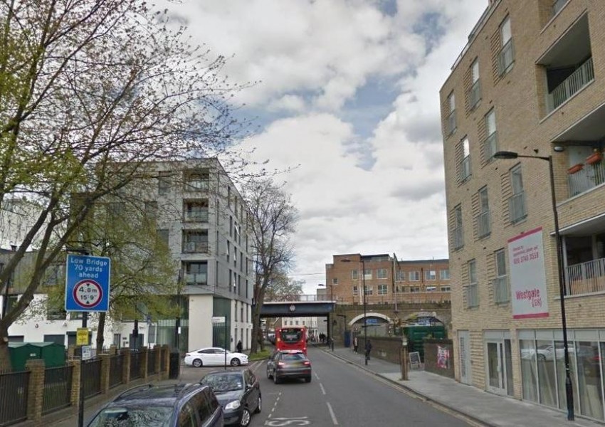 Жена почина след падане от прозорец в Лондон