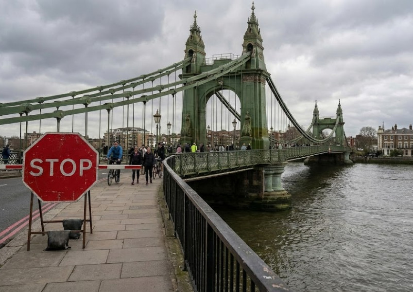 Лондончани протестират: Искат властите да отворят Hammersmith Bridge* отново за автомобили