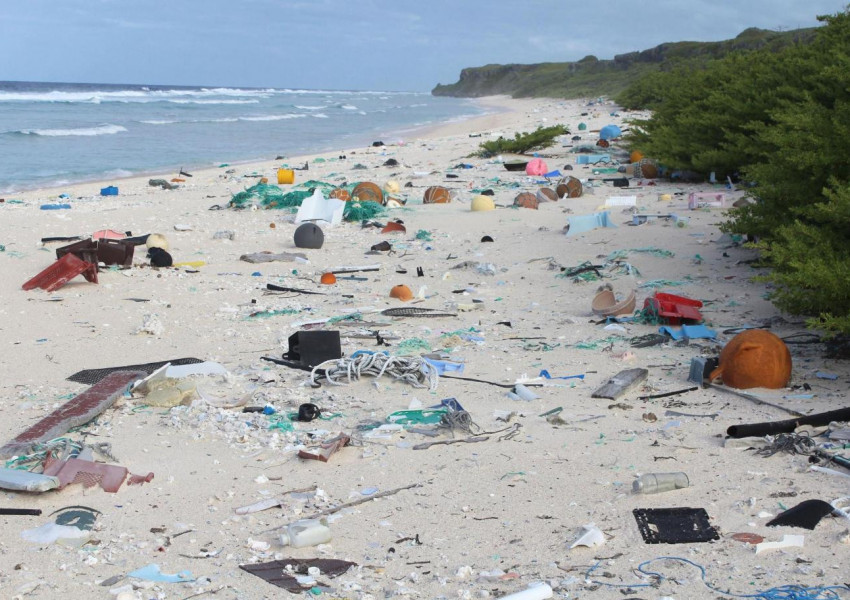 37 милиона боклук върху британски плаж