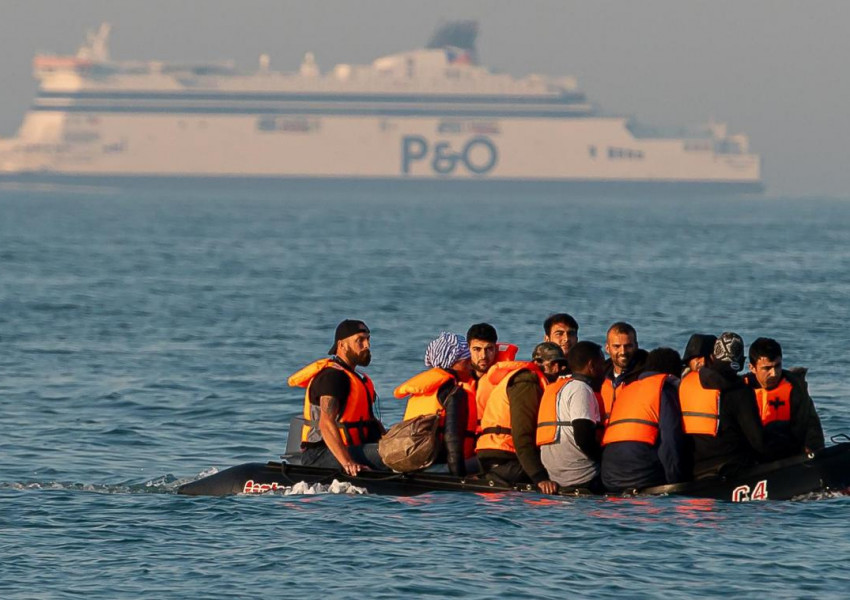 Мигрантите пак тръгнаха с лодки през Ламанша към Великобритания
