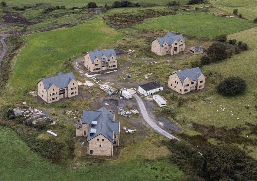 Англия: Разрушават пет новопостроени луксозни къщи за над 1 милион паунда