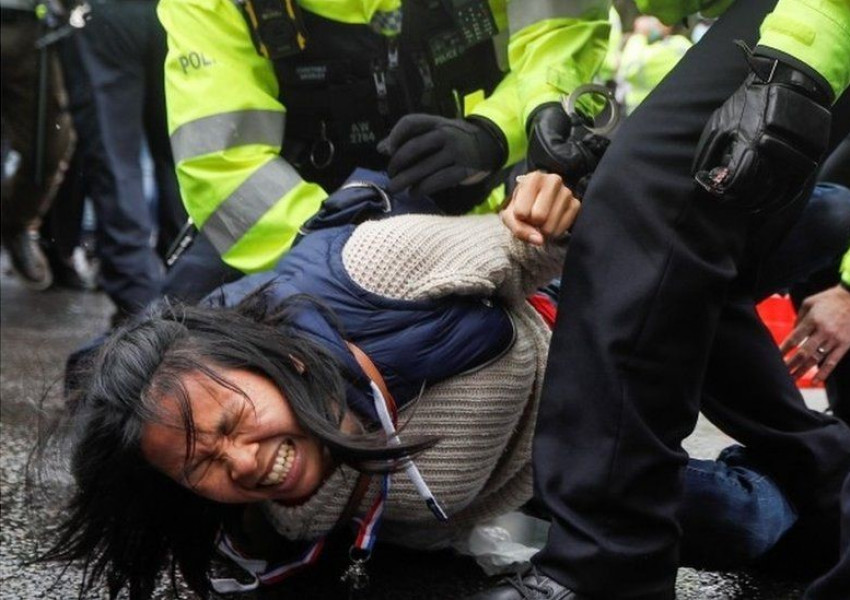 Нов протест срещу заключването и ваксините в Лондон има арестувани и пострадали (СНИМКИ)