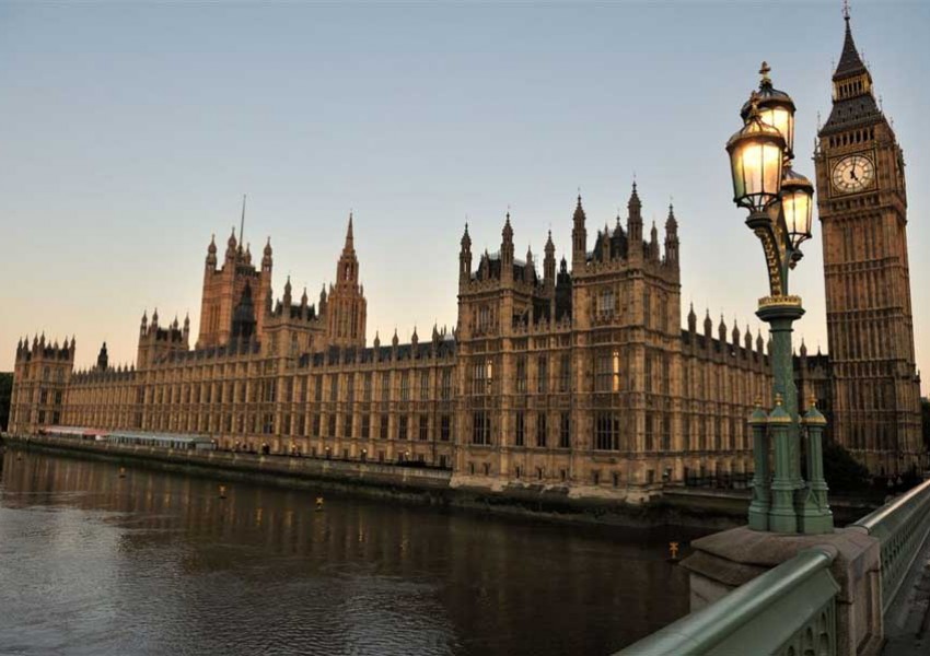 Затвориха Уестминстърския дворец заради съмнителен пакет