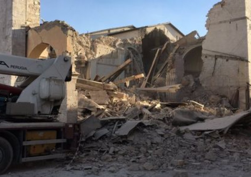 Няма жертви при страшното земетресение в Италия