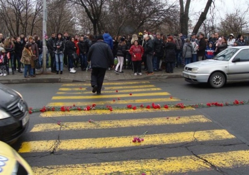 Кола удари на зебра 13-годишно момиче