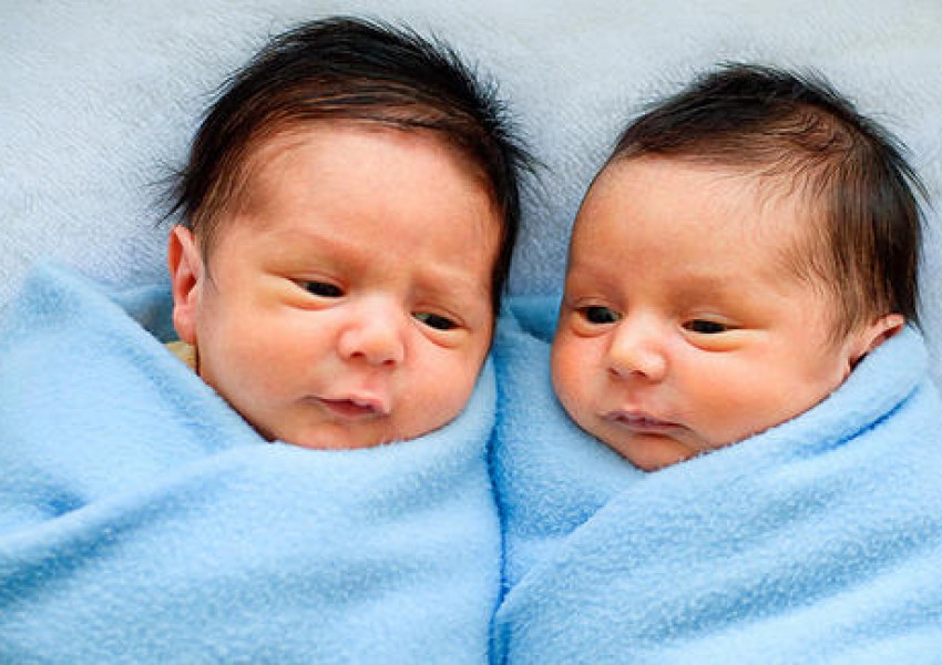 Уникално! Родиха се близнаци от различни бащи