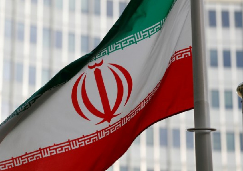 Лондон призна: Опитва да освободи британци срещу дълг към Иран