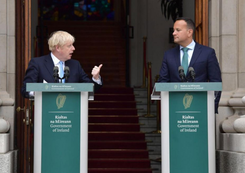 Ирландският премиер получи светена вода за срещата му с Джонсън