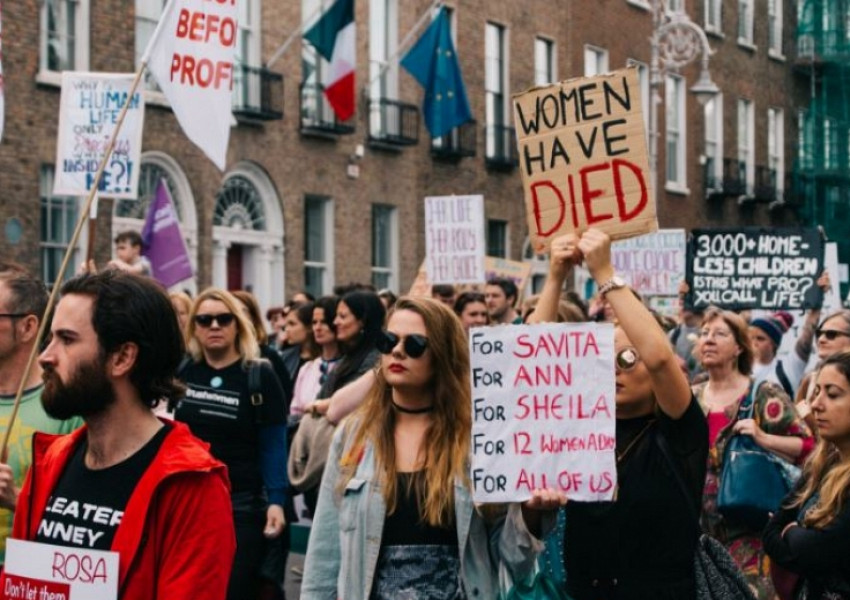 Ирландия гласува на важен референдум