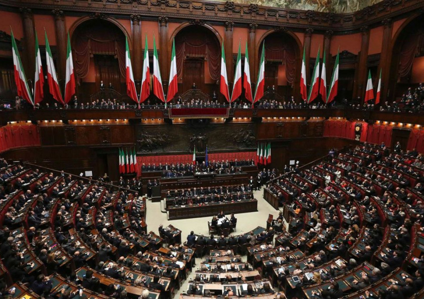 Италианското правителство оцеля без обаче да събере необходимите за абсолютно мнозинство в Сената 161 гласа