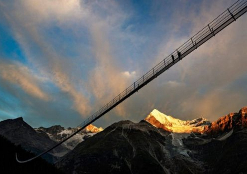 Швейцария построи най-дългия пешеходен мост в света