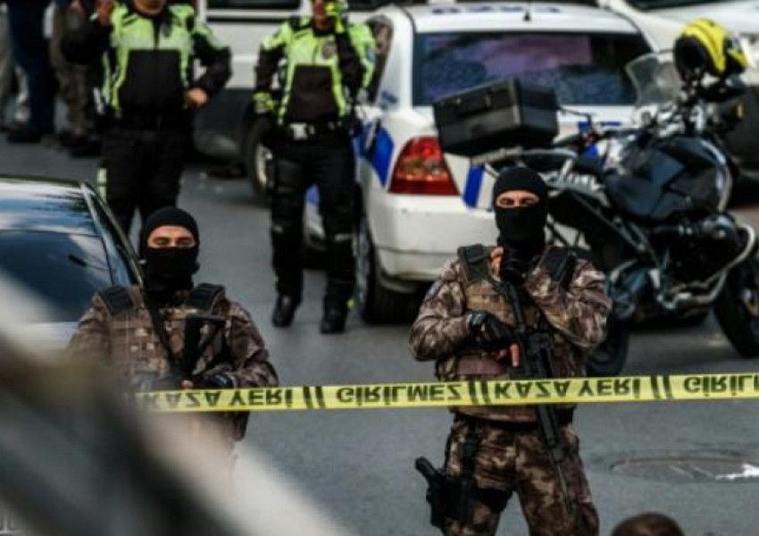 Двама атентатори се самовзривиха край Анкара