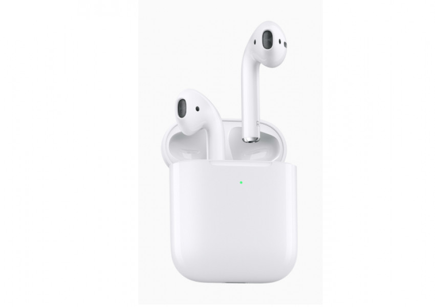 Новите слушалки на Apple – с гласов контрол и безжично зареждане