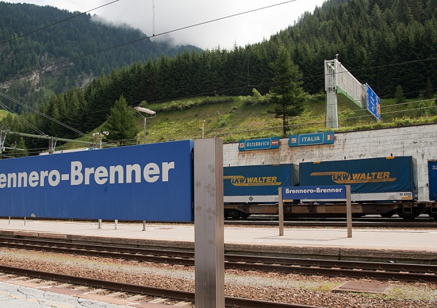 Австрия връща граничния контрол с Италия