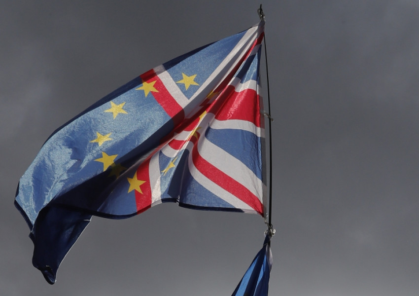 Кредитният рейтинг на Великобритания пада заради "Брекзит"