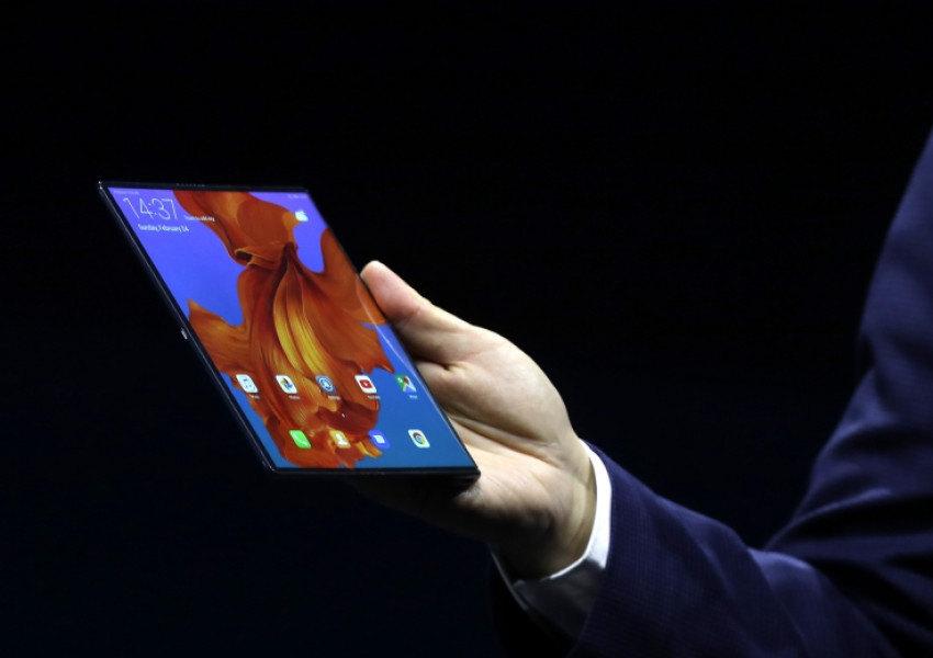 Huawei представи своя сгъващ се 5G смартфон (ВИДЕО)