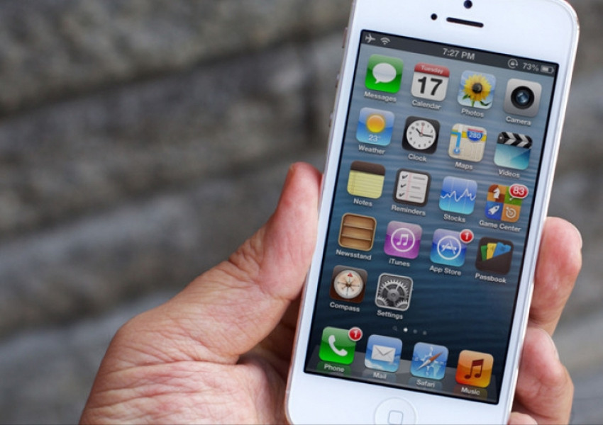 Apple спира ъпдейта на iPhone 5