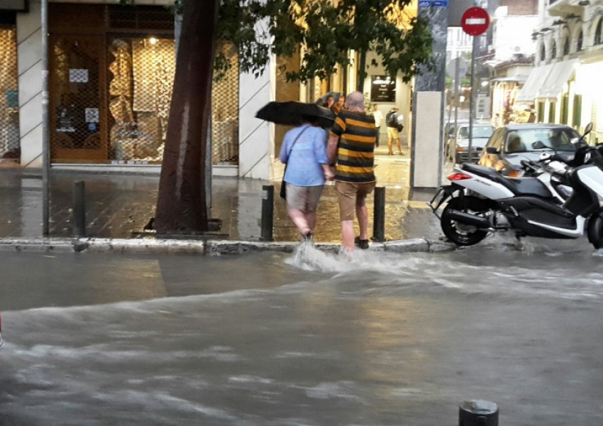 Порои заляха градове в Гърция