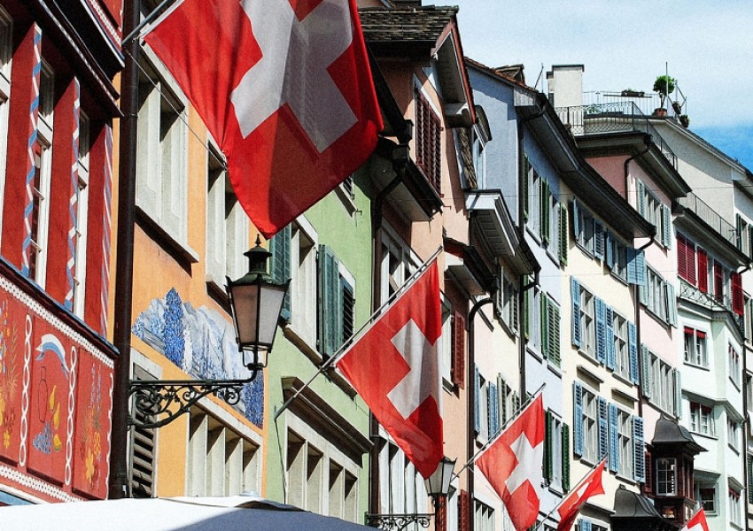 Швейцария решава дали да въведе доход от 2500 франка за всеки
