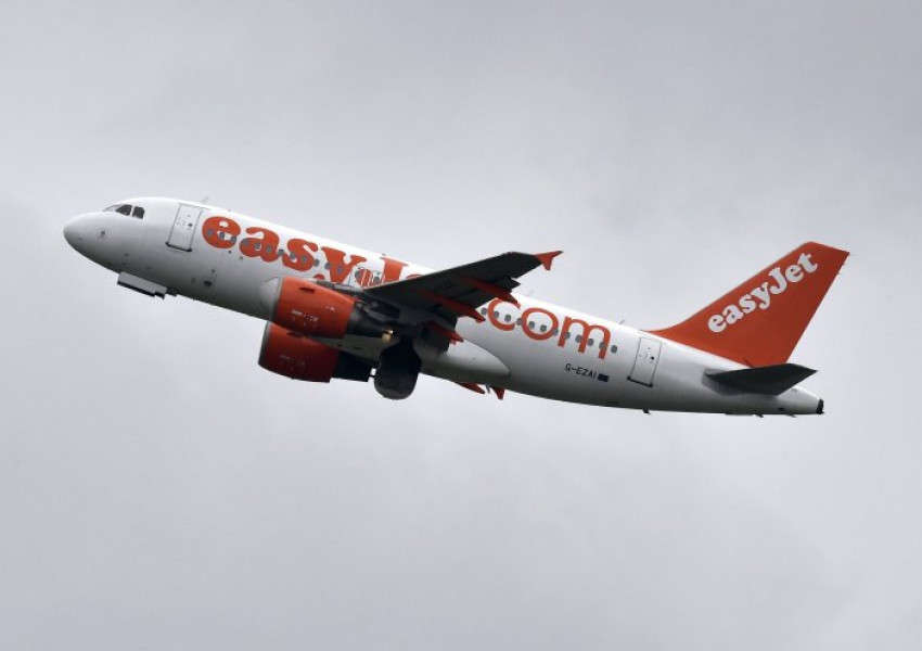 Мъж се качи тайно на самолета на "Изи Джет" и се скри в тоалетната