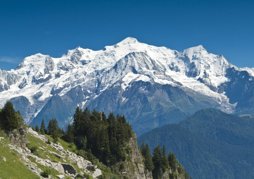 Франция спира временно достъпа до връх Монблан