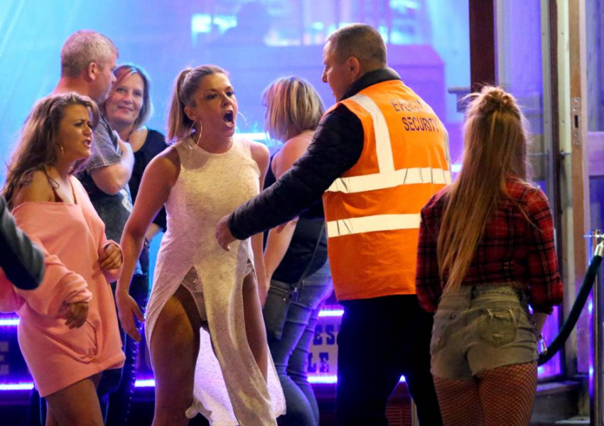 Гуляй по британски: голи, пияни и сърдити!