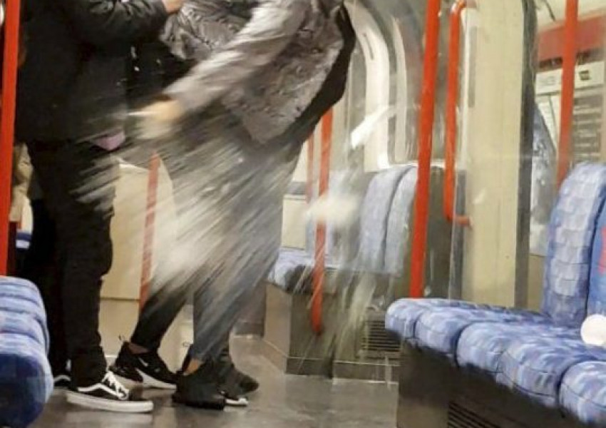 Развилняла се жена стресна пътниците в метрото (ВИДЕО)
