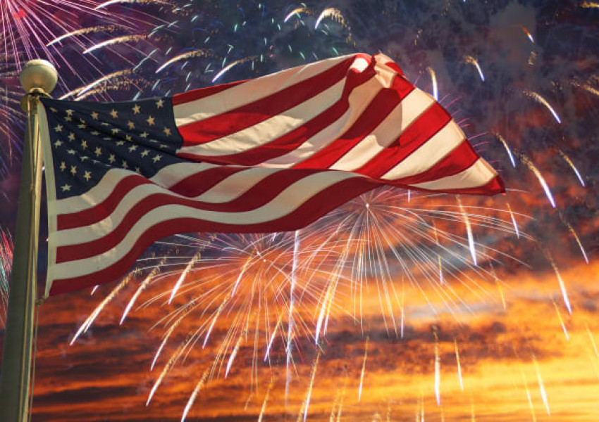 Днес американците празнуват. На 4-ти Юли САЩ отбелязва Деня на своята независимост.