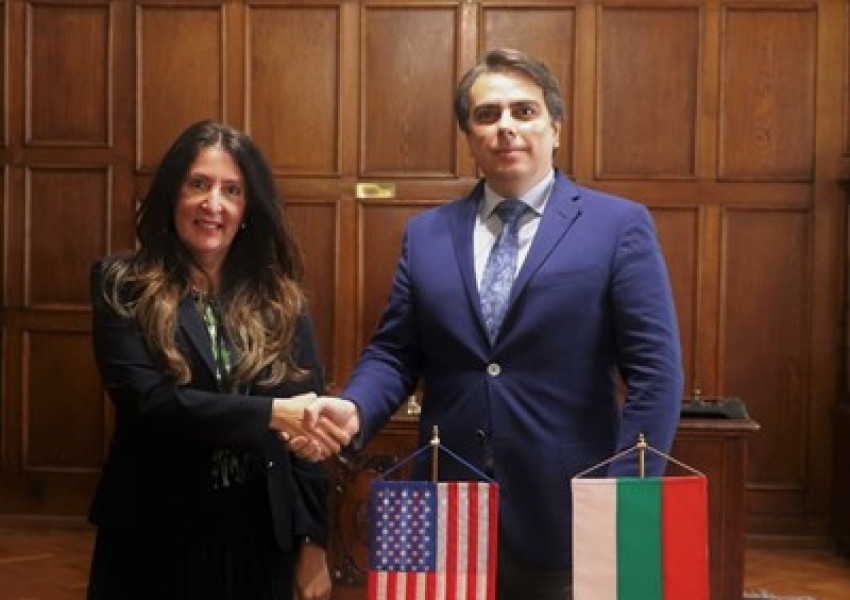 България: За първи път американски посланик посети НАП