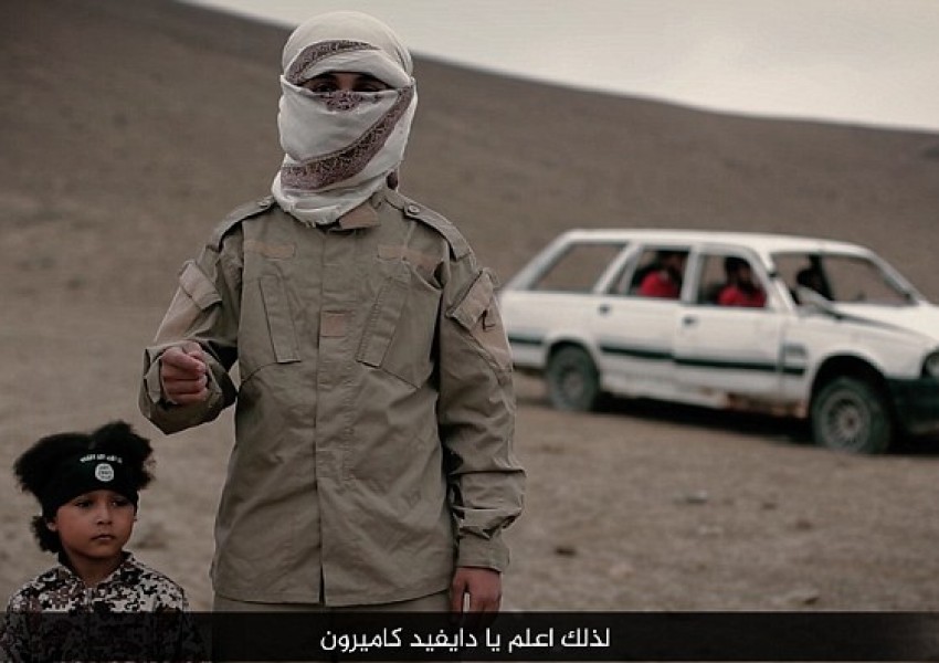 4-годишен екзекутира 4-ма затворници на "Ислямска държава"