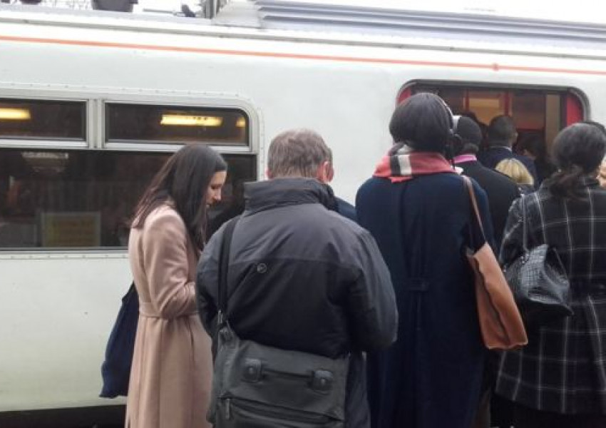 Още проблеми в транспорта, стачкуват железничари