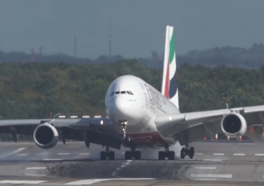 Това е най-ужасното кацане, което сме виждали! (ВИДЕО)