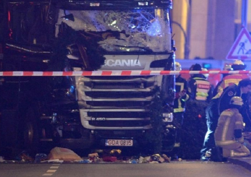 Британски тираджия гледа порно докато шофира