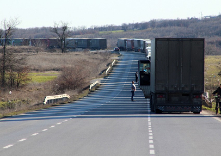 Нови опашки от камиони на границата с Гърция