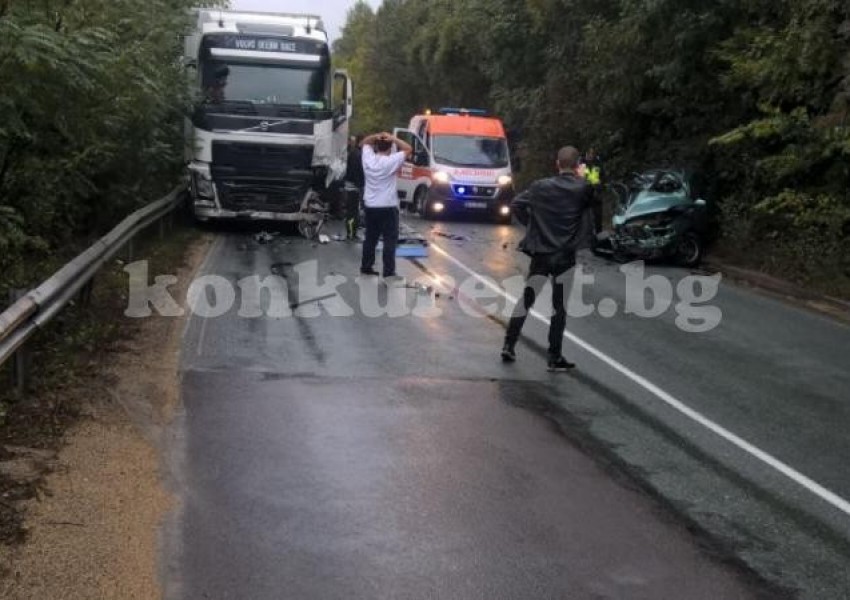 Отново ад на пътя! Дете загина в зверска катастрофа