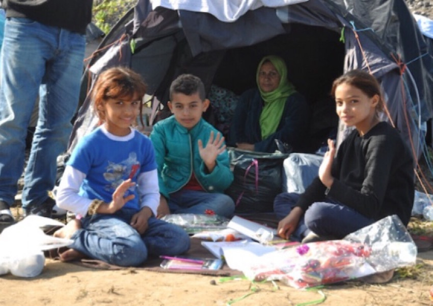 Стотици деца от Кале с отказан бежански статут от UK