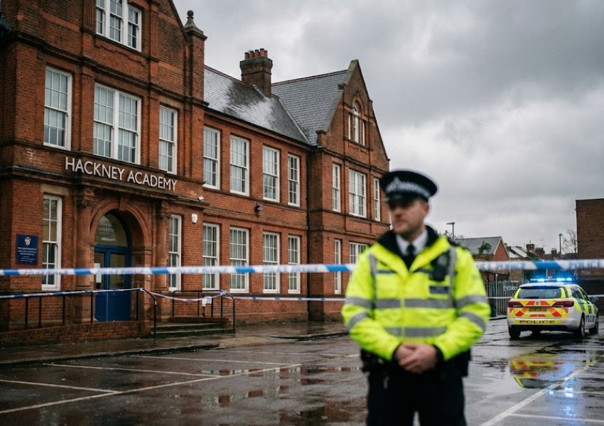 Ужас в Лондон: Две момчета намушкани в училище, полицията издирва заподозрян тийнейджър (ОБНОВЕНА)