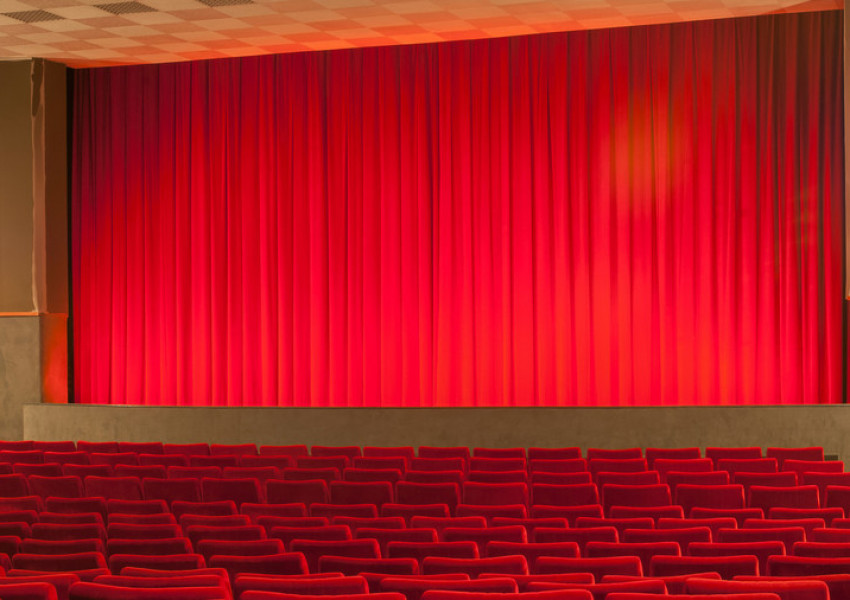 Седалка в луксозно кино уби зрител