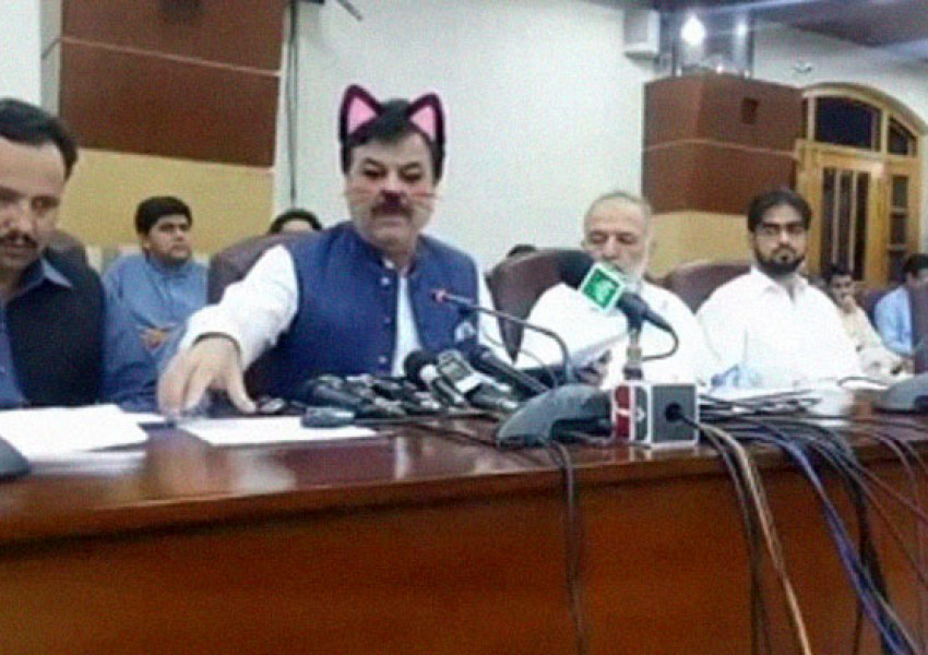 Пакистанско правителство включи "котешки" филтър на заседание, излъчвано на живо! (СНИМКИ)