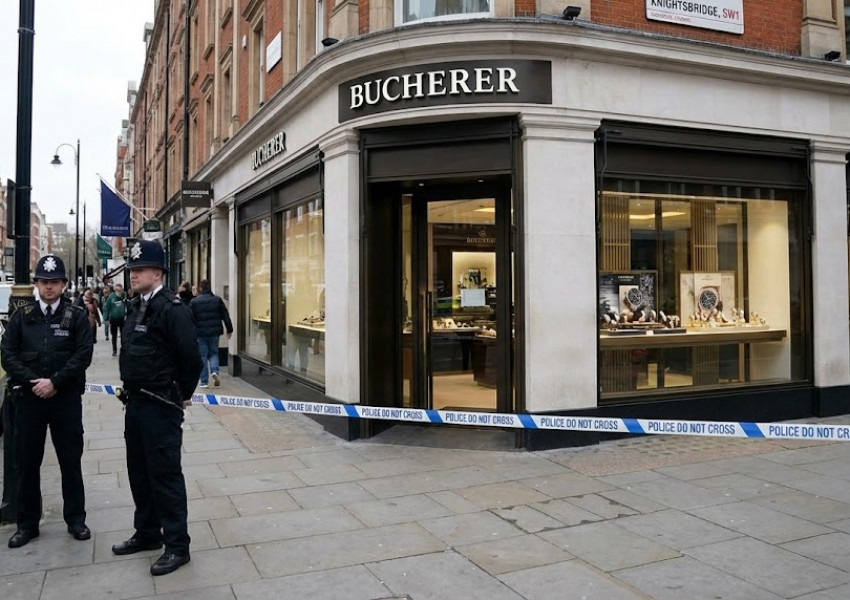 Развитие по случая: Трима са арестувани за въоръжения грабеж на магазина на Rolex в центъра на Лондон