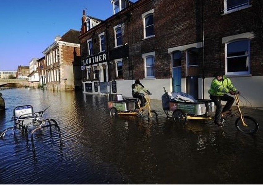 Невиждани наводнения в Англия 