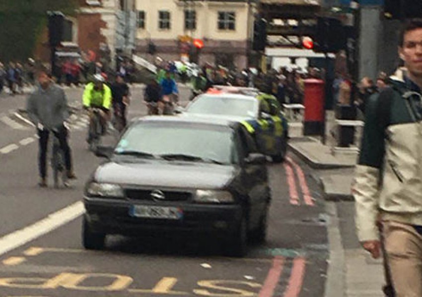 Блокираха централна лондонска улица заради подозрителна кола