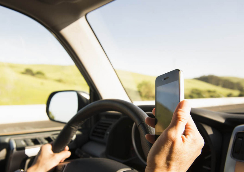 Глоба за телефон в колата, дори ако сте само пътник