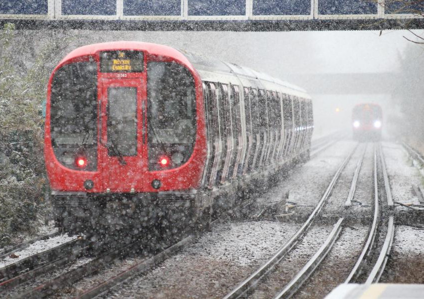 Коледата остава студена, 9 градуса в Лондон